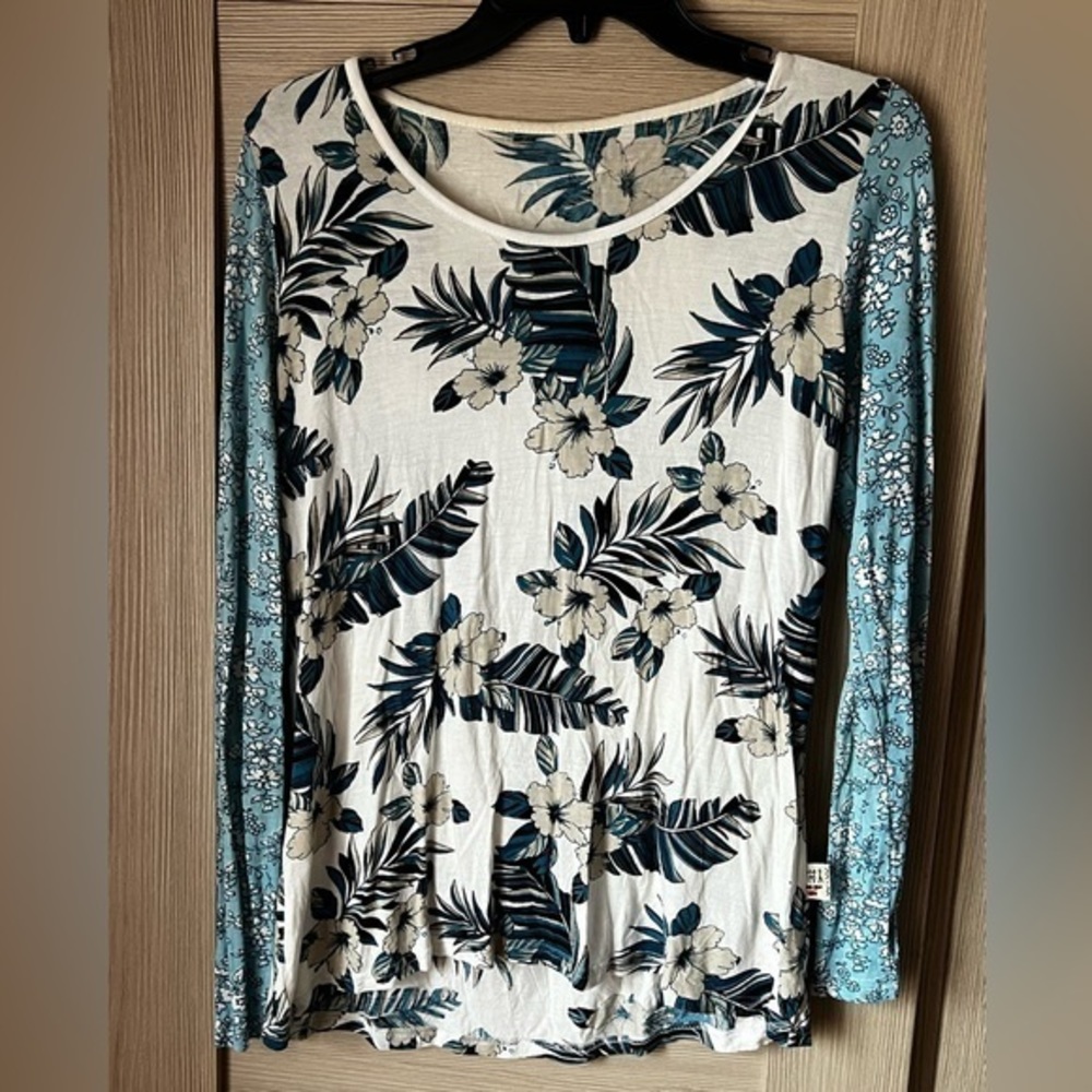 Top White and Blue Long Sleeves Size M